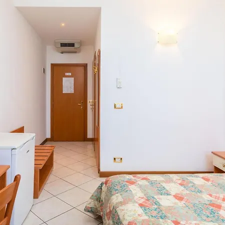Albergo Nuova Aurora Hotel 2*