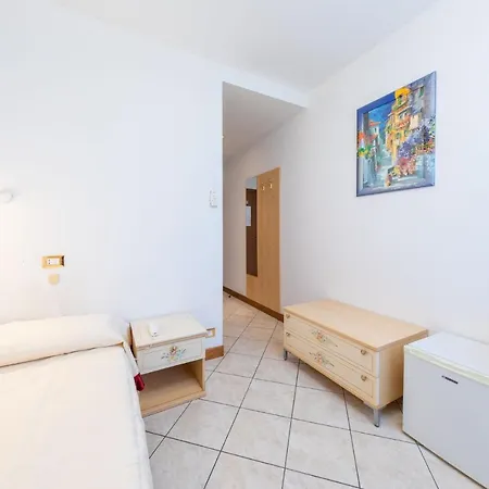 Albergo Nuova Aurora Hotel 2*