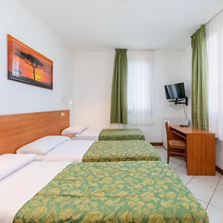 Albergo Nuova Aurora Hotel 2*