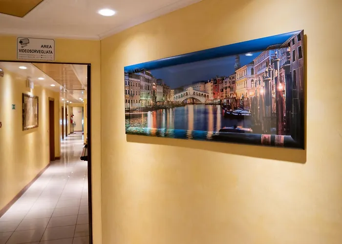 New Aurora Venice Отель Маргера