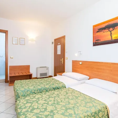 Nuova Aurora Hotel 2*