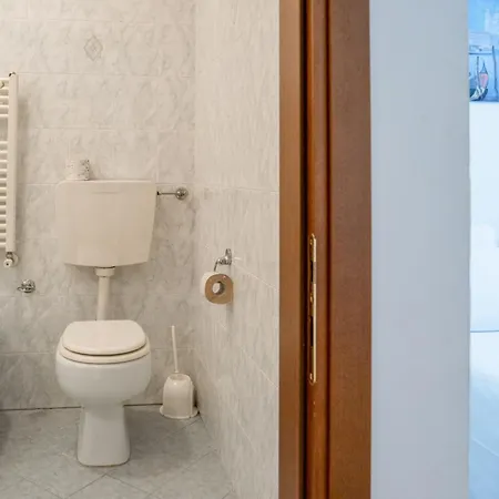 Nuova Aurora - Free Parking & Breakfast Отель 2*