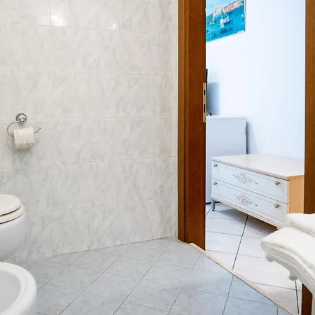 Albergo Nuova Aurora - Free Parking & Breakfast 2*