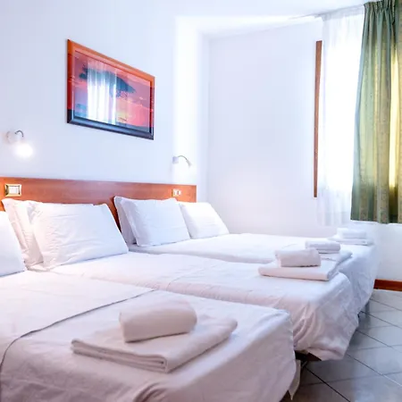 Nuova Aurora Hotel 2*