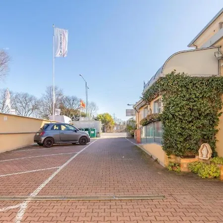 Albergo Nuova Aurora - Free Parking & Breakfast Отель Маргера
