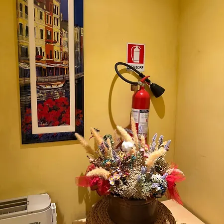 Albergo Nuova Aurora - Free Parking & Breakfast 2*