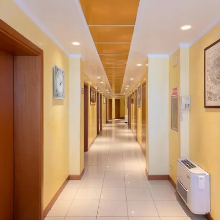 Albergo Nuova Aurora - Free Parking & Breakfast Отель