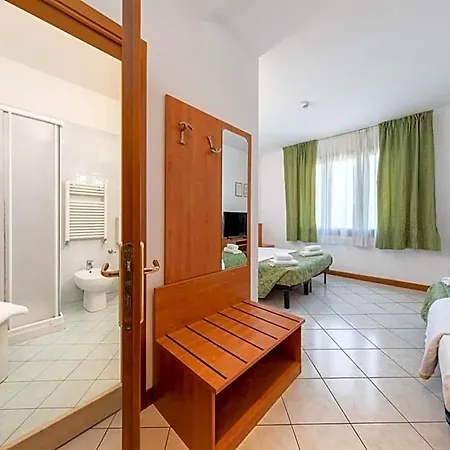 Nuova Aurora - Free Parking & Breakfast