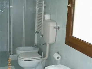 Отель Albergo Nuova Aurora - Free Parking & Breakfast Маргера