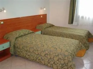 Albergo Nuova Aurora - Free Parking & Breakfast Отель Маргера
