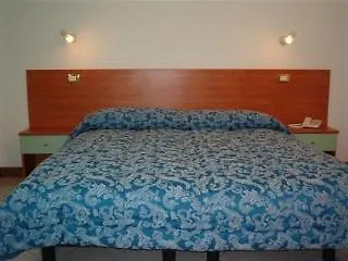 Отель Albergo Nuova Aurora - Free Parking & Breakfast Маргера
