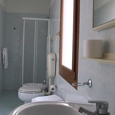 Отель Albergo Nuova Aurora - Free Parking & Breakfast Маргера