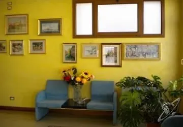מלון Nuova Aurora - Free Parking & Breakfast