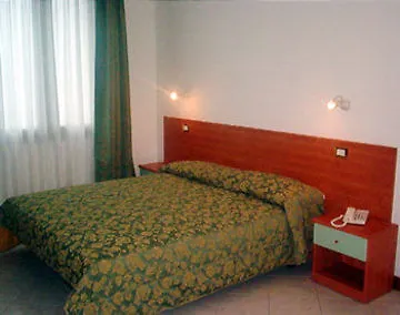 Albergo Nuova Aurora - Free Parking & Breakfast